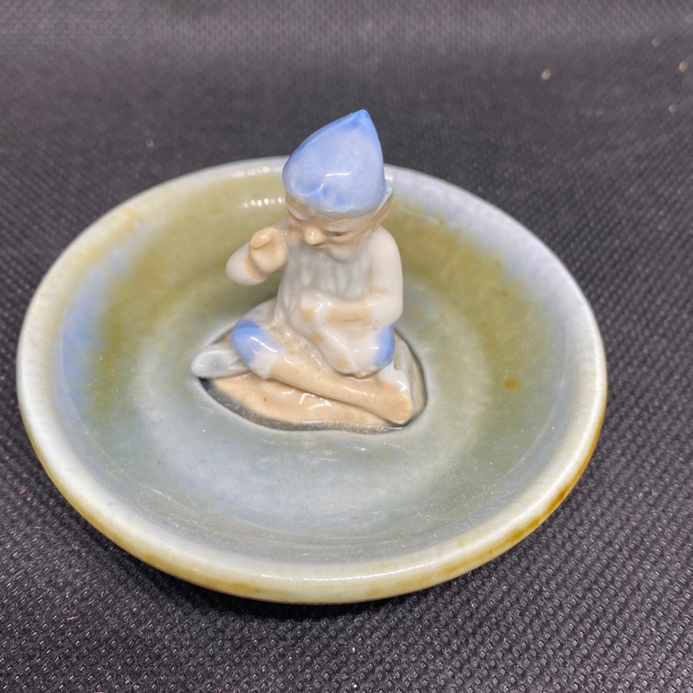 WADE LEPRECHAUN COBBLER Irish Porcelain Ring dish Ireland Cute
